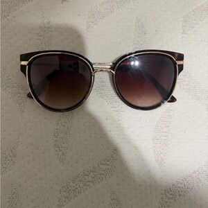 Chic Brown Sunglasses